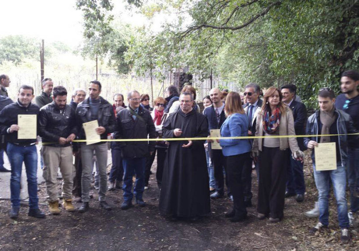 Il taglio del nastro inaugurale